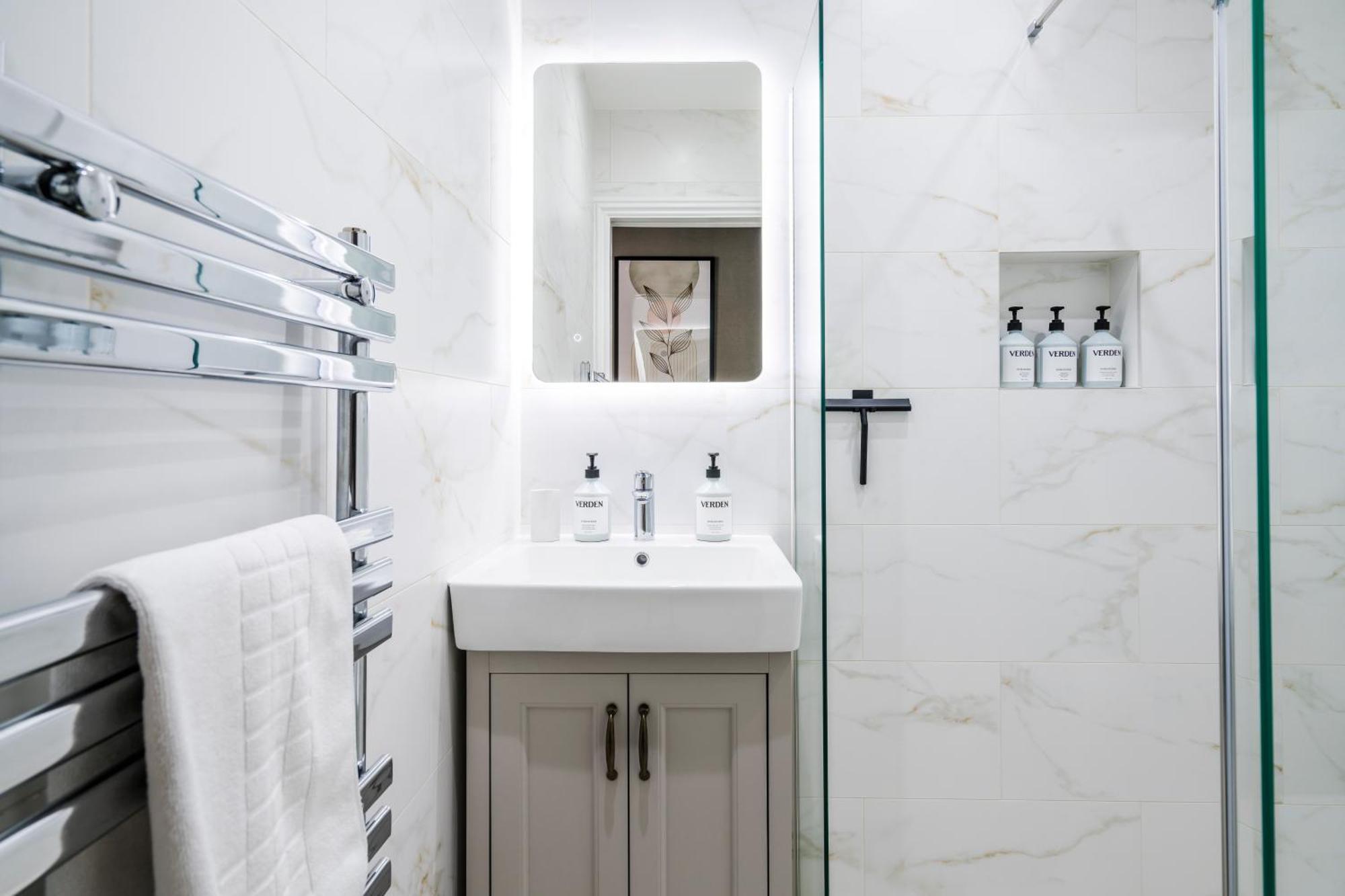 Cozy 2 Bedroom Apartment In Sutton Саттон Экстерьер фото
