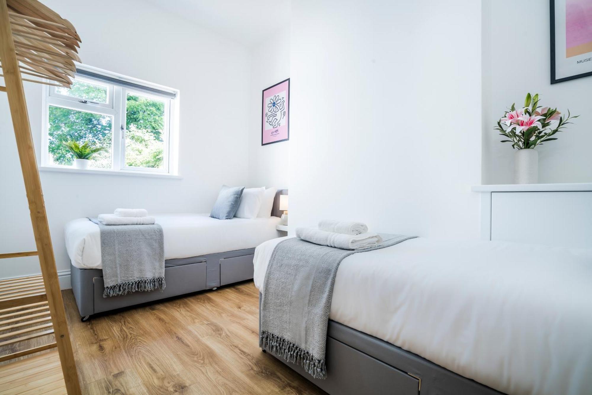 Cozy 2 Bedroom Apartment In Sutton Саттон Экстерьер фото