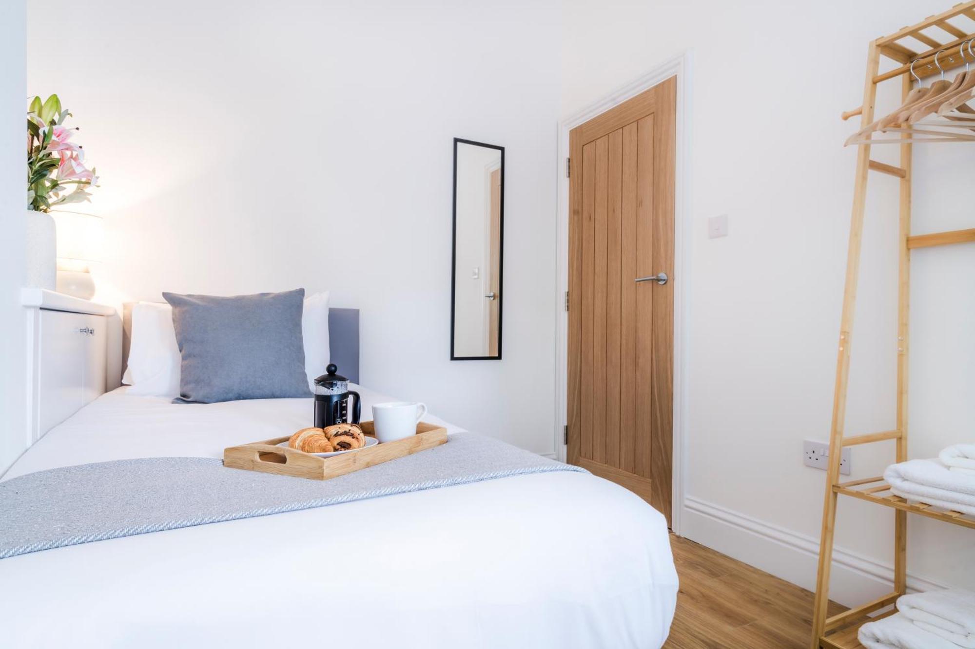 Cozy 2 Bedroom Apartment In Sutton Саттон Экстерьер фото